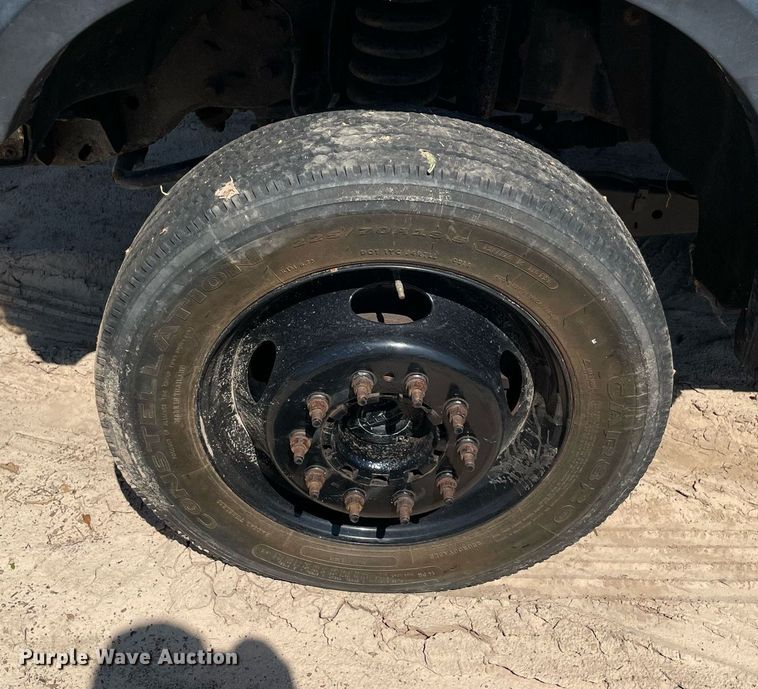 image for item NY9916 2009 Ford F550 Super Duty XL  flatbed truck