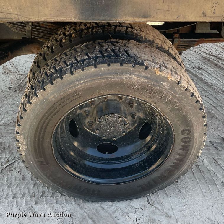 image for item NY9916 2009 Ford F550 Super Duty XL  flatbed truck