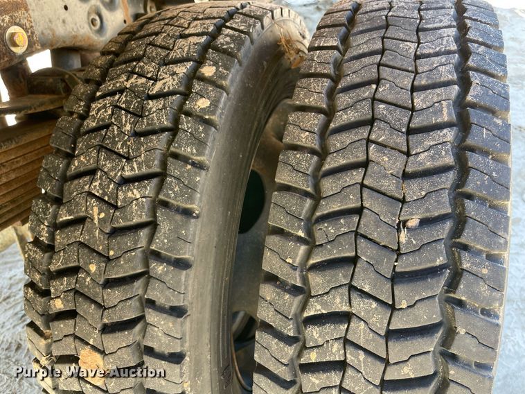 image for item NY9916 2009 Ford F550 Super Duty XL  flatbed truck