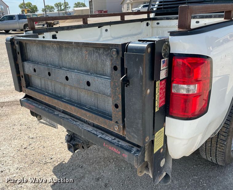 image for item NY9923 2018 GMC Sierra 2500HD  Crew Cab pickup truck