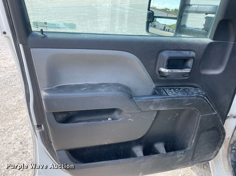 image for item NY9923 2018 GMC Sierra 2500HD  Crew Cab pickup truck