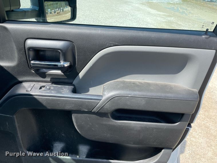 image for item NY9923 2018 GMC Sierra 2500HD  Crew Cab pickup truck