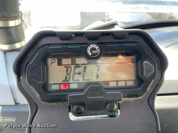 image for item NY9938 2017 Can Am Maverick Max 1000R DPS  utility vehicle