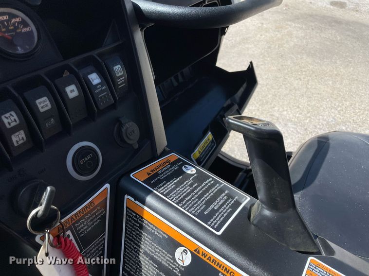 image for item NY9938 2017 Can Am Maverick Max 1000R DPS  utility vehicle