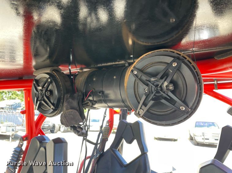 image for item NY9938 2017 Can Am Maverick Max 1000R DPS  utility vehicle