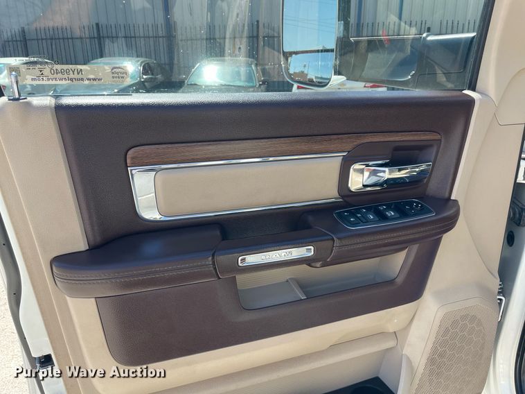 image for item NY9940 2016 Dodge Ram 2500  Crew Cab pickup truck