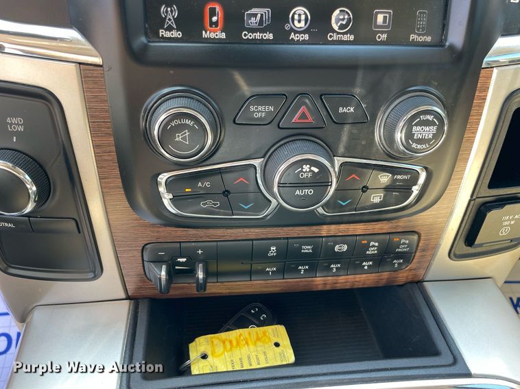 image for item NY9940 2016 Dodge Ram 2500  Crew Cab pickup truck