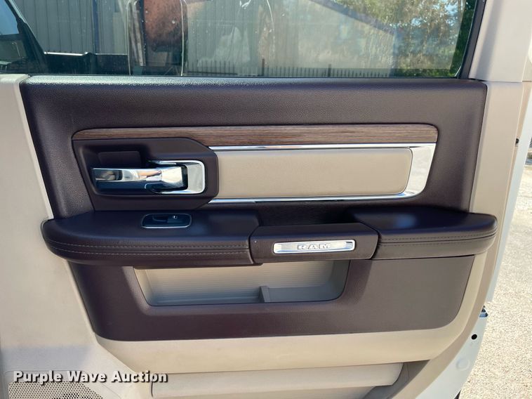 image for item NY9940 2016 Dodge Ram 2500  Crew Cab pickup truck