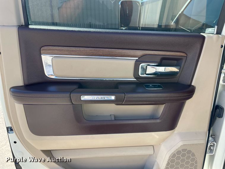 image for item NY9940 2016 Dodge Ram 2500  Crew Cab pickup truck