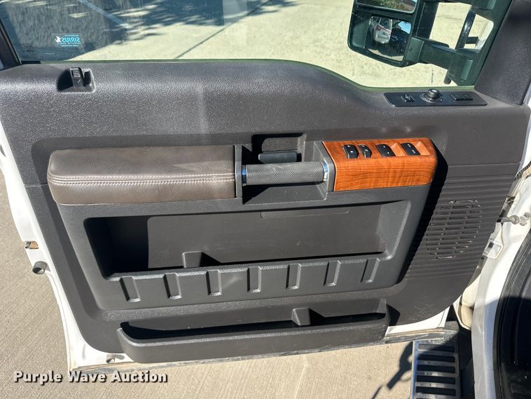 image for item OC9496 2016 Ford F350 Super Duty King Ranch  Crew Cab flatbed pickup truck