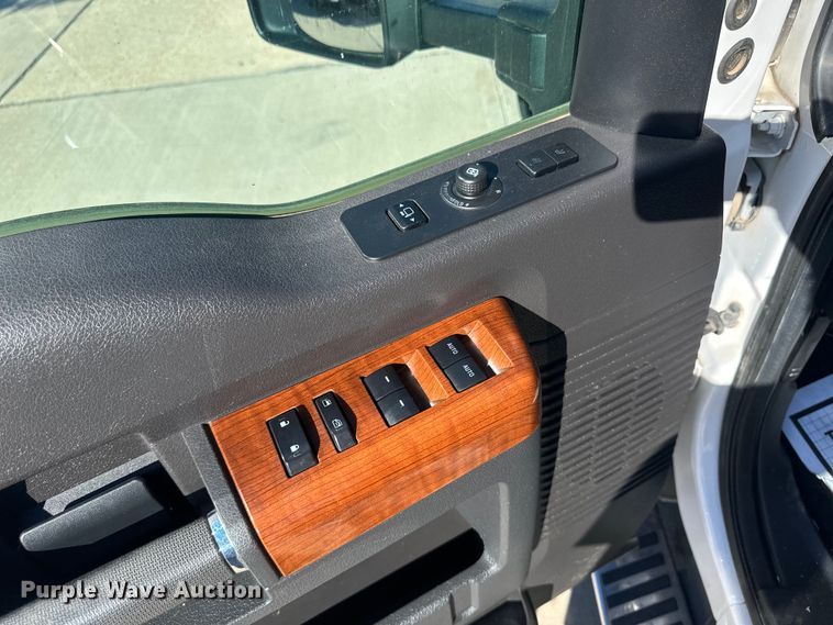 image for item OC9496 2016 Ford F350 Super Duty King Ranch  Crew Cab flatbed pickup truck