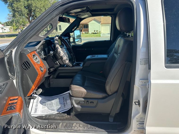 image for item OC9496 2016 Ford F350 Super Duty King Ranch  Crew Cab flatbed pickup truck