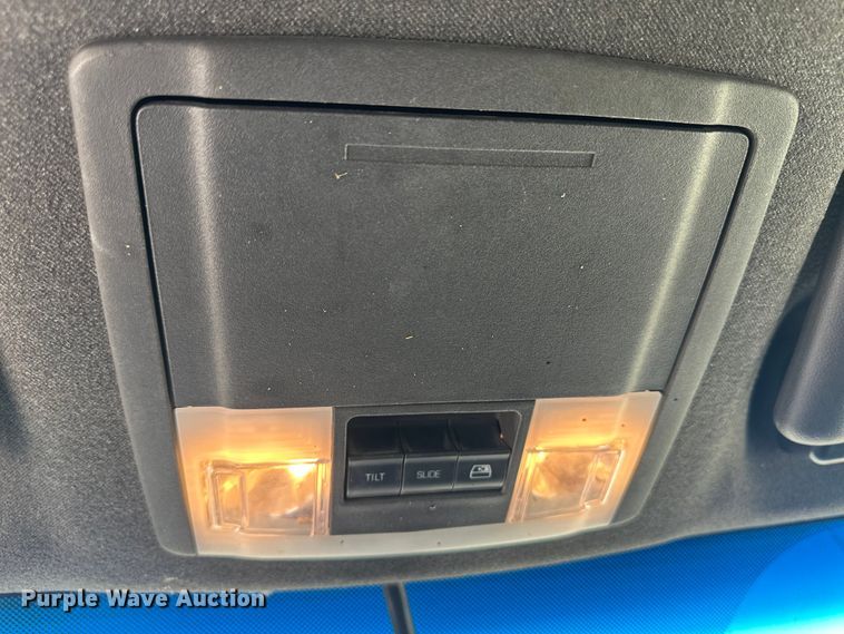 image for item OC9496 2016 Ford F350 Super Duty King Ranch  Crew Cab flatbed pickup truck