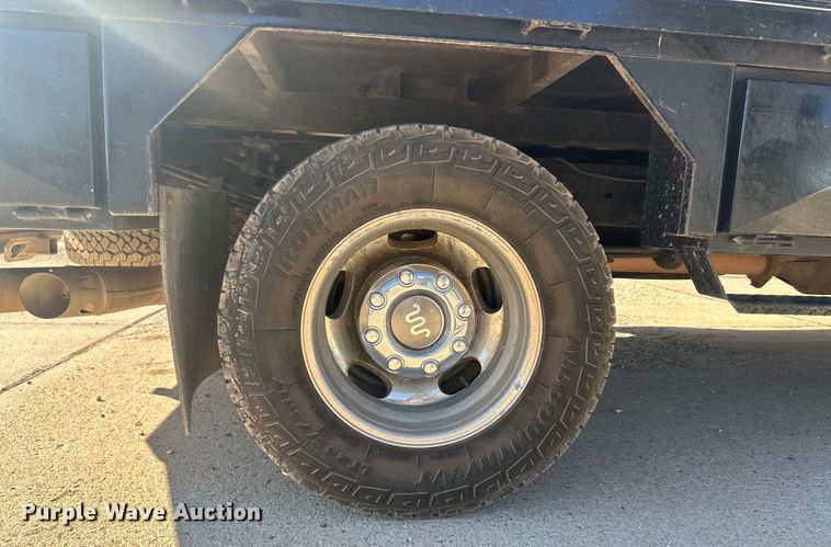 image for item OC9496 2016 Ford F350 Super Duty King Ranch  Crew Cab flatbed pickup truck