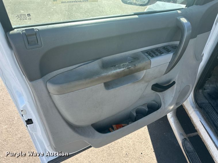 image for item OC9506 2011 GMC Sierra 3500HD  Ext. Cab pickup truck