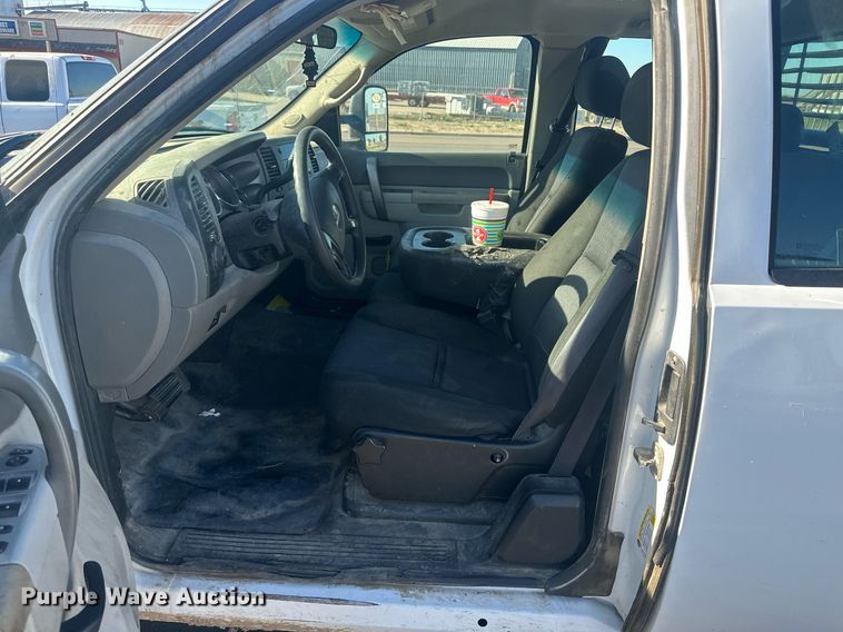 image for item OC9506 2011 GMC Sierra 3500HD  Ext. Cab pickup truck