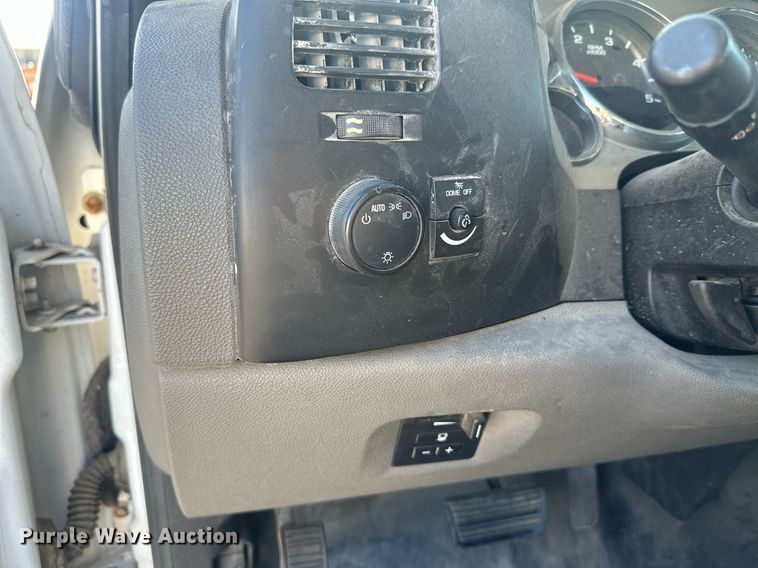 image for item OC9506 2011 GMC Sierra 3500HD  Ext. Cab pickup truck