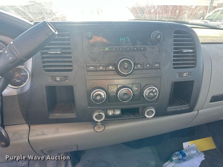 image for item OC9506 2011 GMC Sierra 3500HD  Ext. Cab pickup truck