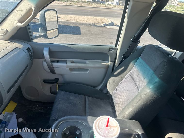 image for item OC9506 2011 GMC Sierra 3500HD  Ext. Cab pickup truck