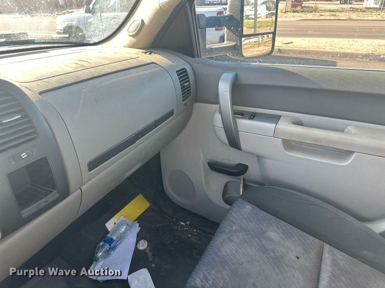 image for item OC9506 2011 GMC Sierra 3500HD  Ext. Cab pickup truck