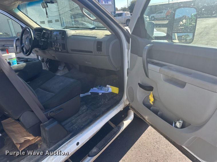 image for item OC9506 2011 GMC Sierra 3500HD  Ext. Cab pickup truck