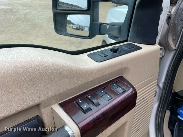 image for item OC9550 2008 Ford F250 Super Duty  Crew Cab pickup truck