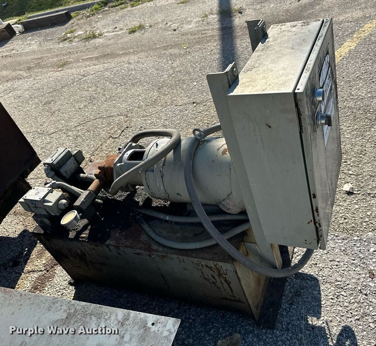 image for item OF9065 1999 Sebright Products 4260  trash compactor