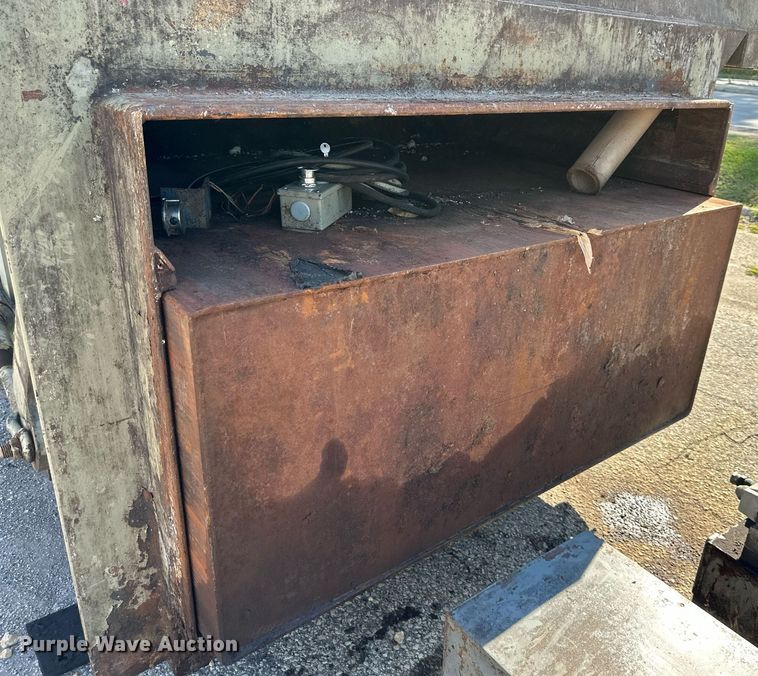 image for item OF9065 1999 Sebright Products 4260  trash compactor