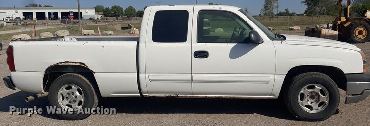 image for item OF9459 2003 Chevrolet Silverado 1500  Ext. Cab pickup truck