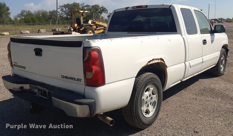 image for item OF9459 2003 Chevrolet Silverado 1500  Ext. Cab pickup truck