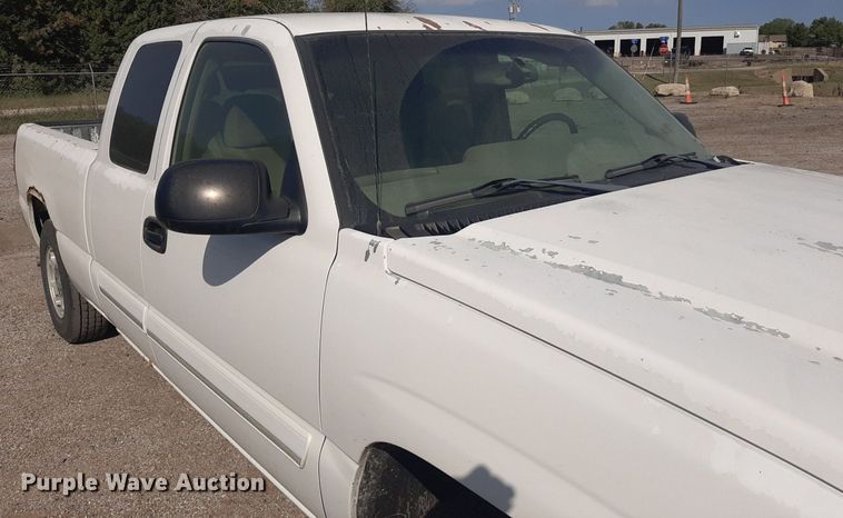image for item OF9459 2003 Chevrolet Silverado 1500  Ext. Cab pickup truck