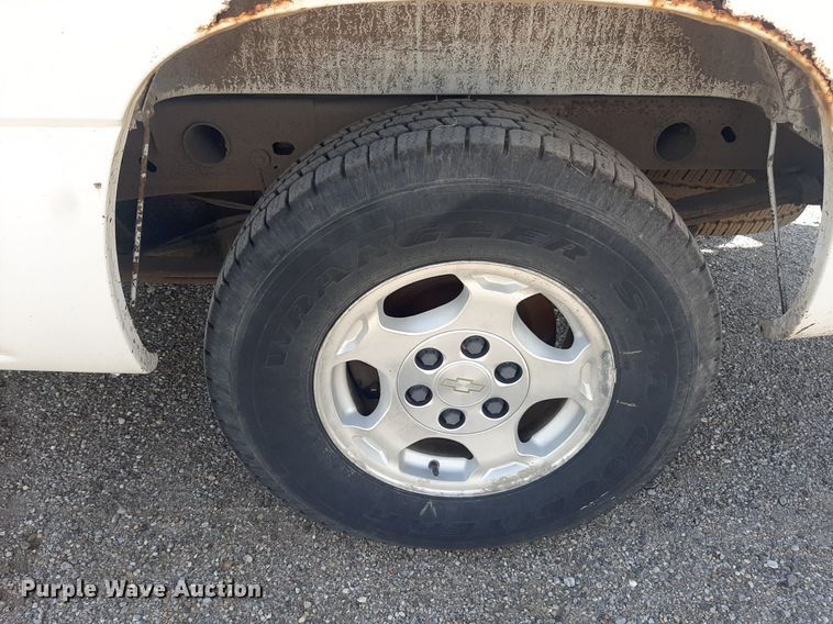 image for item OF9459 2003 Chevrolet Silverado 1500  Ext. Cab pickup truck