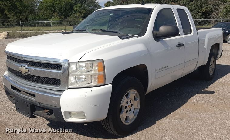 image for item OF9463 2011 Chevrolet Silverado 1500  Ext. Cab pickup truck