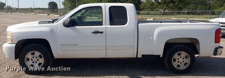 image for item OF9463 2011 Chevrolet Silverado 1500  Ext. Cab pickup truck
