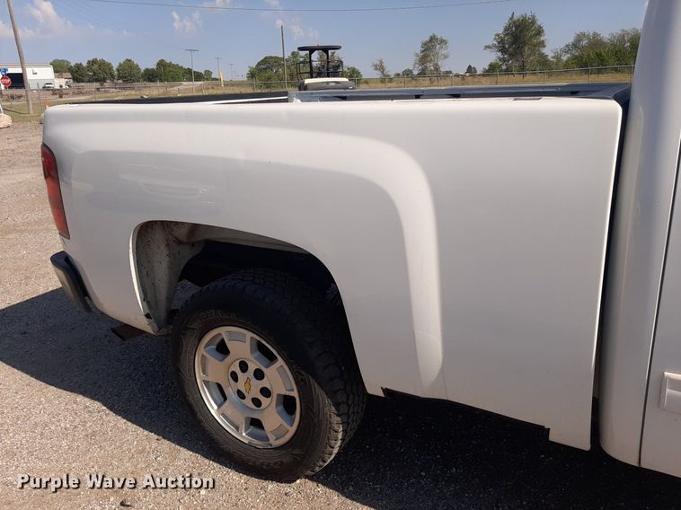 image for item OF9463 2011 Chevrolet Silverado 1500  Ext. Cab pickup truck