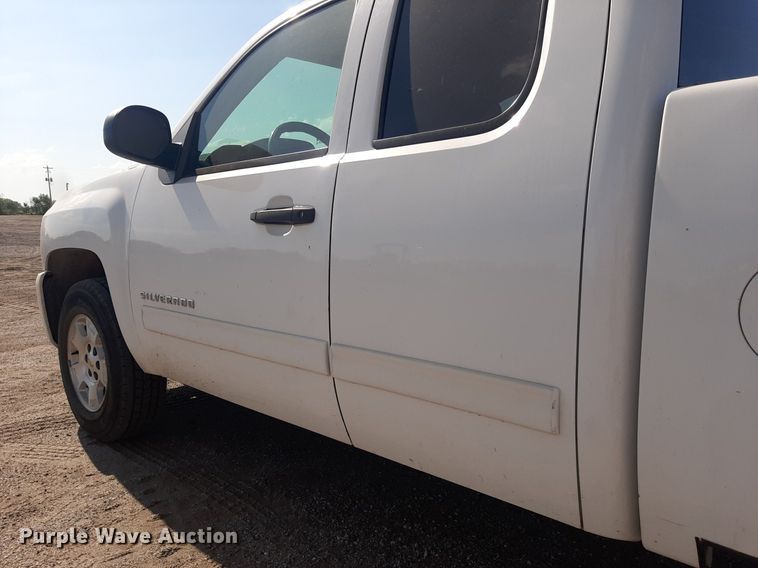 image for item OF9463 2011 Chevrolet Silverado 1500  Ext. Cab pickup truck