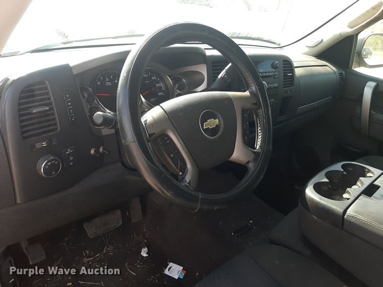 image for item OF9463 2011 Chevrolet Silverado 1500  Ext. Cab pickup truck
