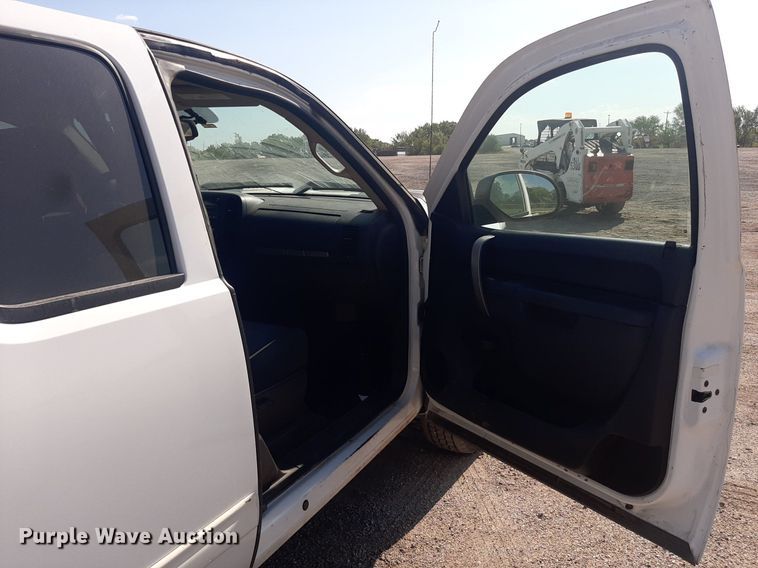 image for item OF9463 2011 Chevrolet Silverado 1500  Ext. Cab pickup truck