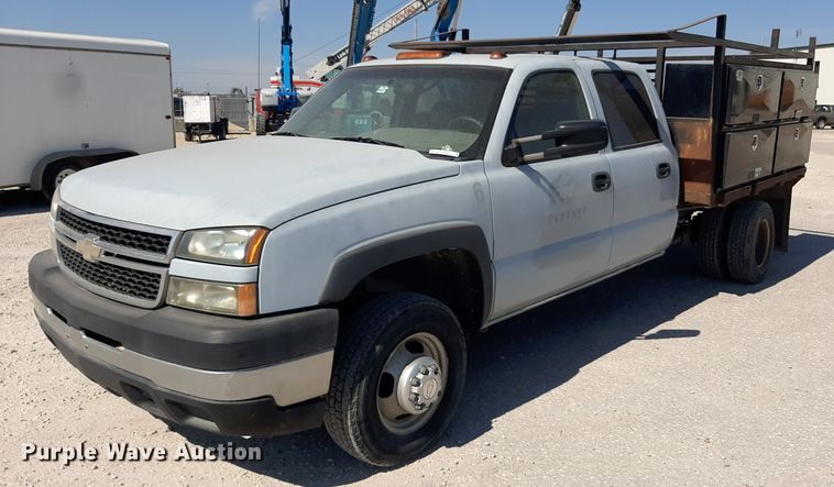image for item OF9488 2007 Chevrolet Silverado 3500  Crew Cab flatbed pickup truck