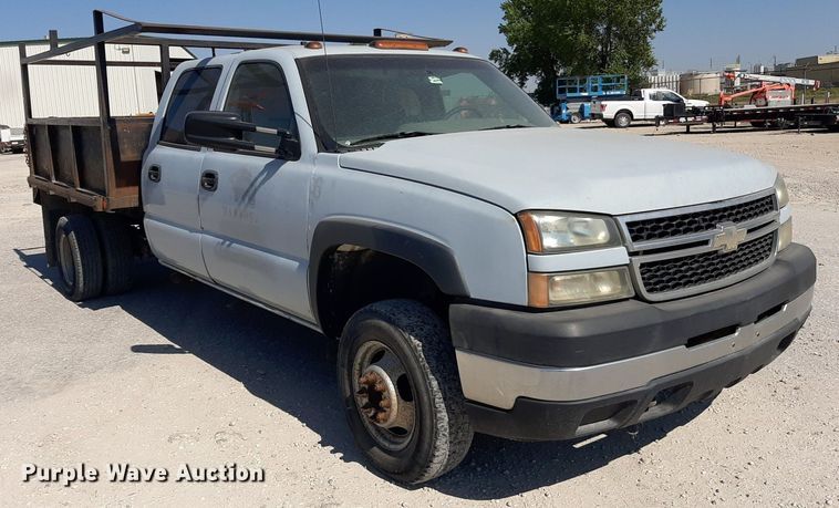 image for item OF9488 2007 Chevrolet Silverado 3500  Crew Cab flatbed pickup truck