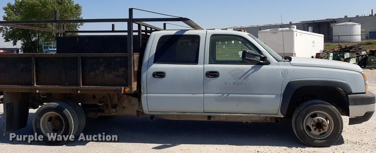 image for item OF9488 2007 Chevrolet Silverado 3500  Crew Cab flatbed pickup truck