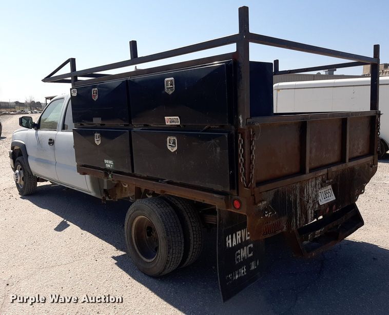 image for item OF9488 2007 Chevrolet Silverado 3500  Crew Cab flatbed pickup truck