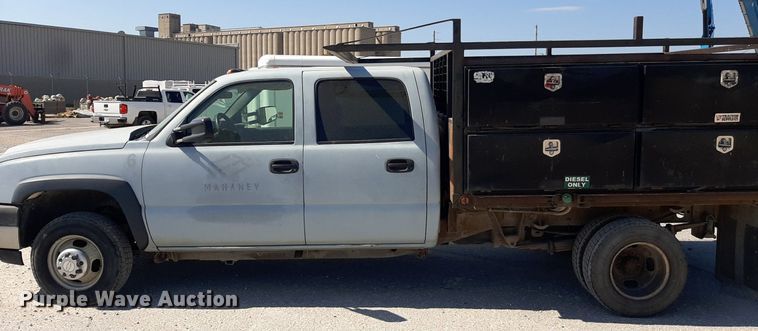 image for item OF9488 2007 Chevrolet Silverado 3500  Crew Cab flatbed pickup truck