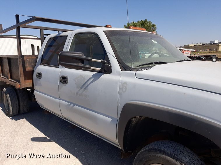 image for item OF9488 2007 Chevrolet Silverado 3500  Crew Cab flatbed pickup truck