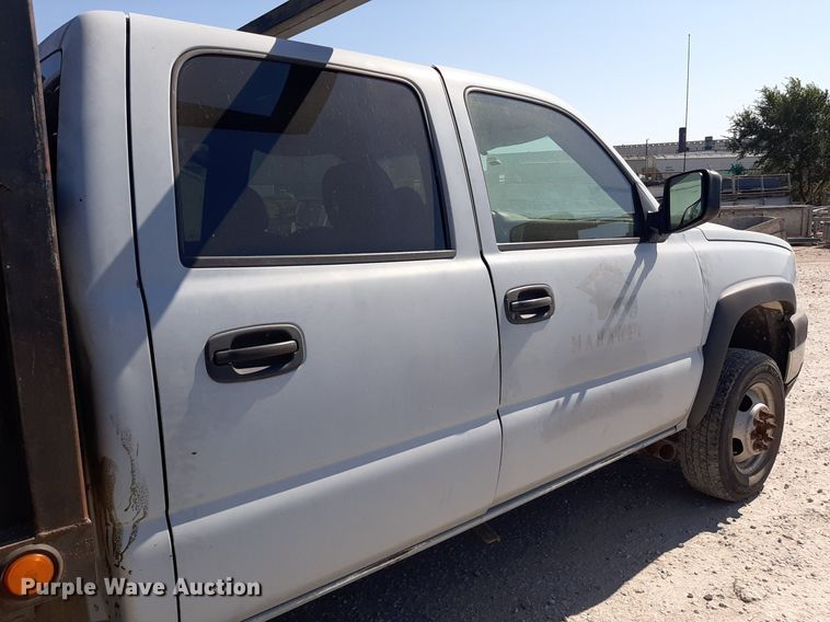 image for item OF9488 2007 Chevrolet Silverado 3500  Crew Cab flatbed pickup truck