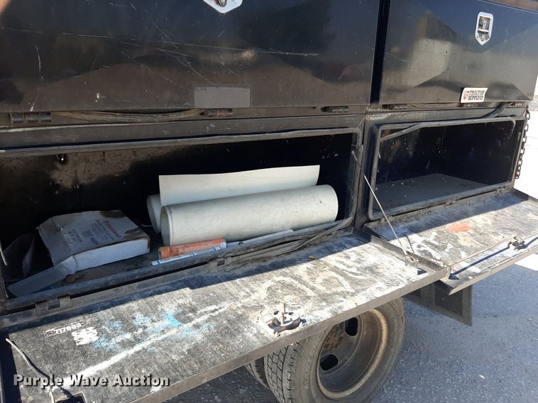 image for item OF9488 2007 Chevrolet Silverado 3500  Crew Cab flatbed pickup truck