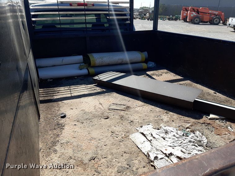 image for item OF9488 2007 Chevrolet Silverado 3500  Crew Cab flatbed pickup truck