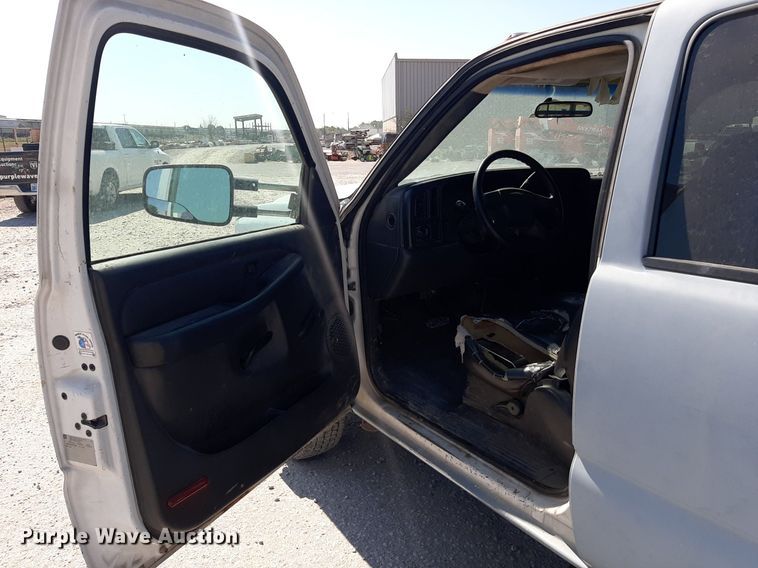 image for item OF9488 2007 Chevrolet Silverado 3500  Crew Cab flatbed pickup truck