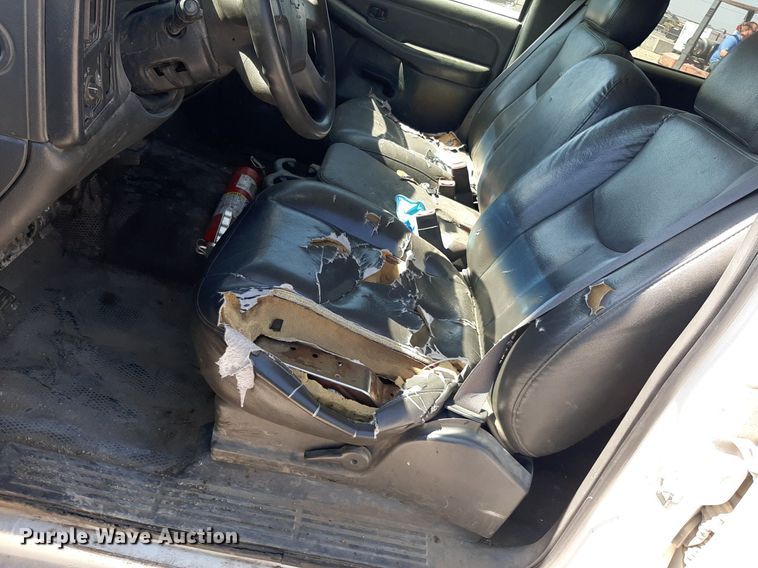 image for item OF9488 2007 Chevrolet Silverado 3500  Crew Cab flatbed pickup truck