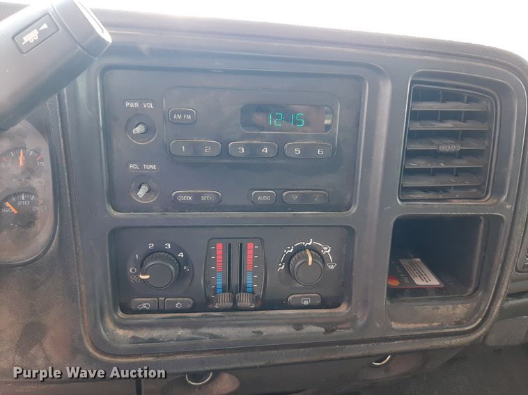 image for item OF9488 2007 Chevrolet Silverado 3500  Crew Cab flatbed pickup truck